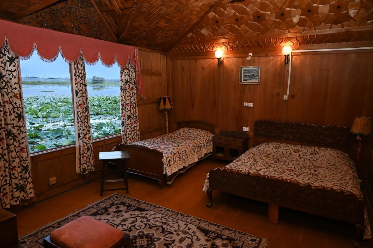 Hotel Kings Houseboats Srīnagar Exterior foto