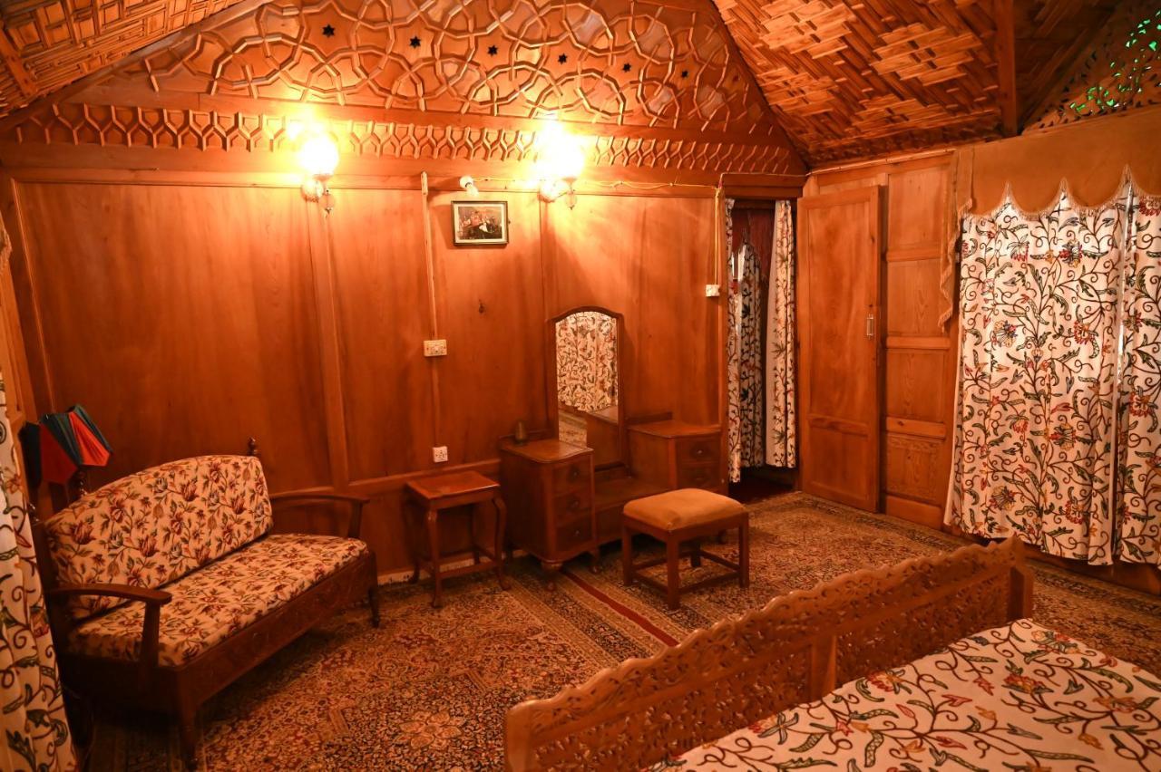 Hotel Kings Houseboats Srīnagar Exterior foto