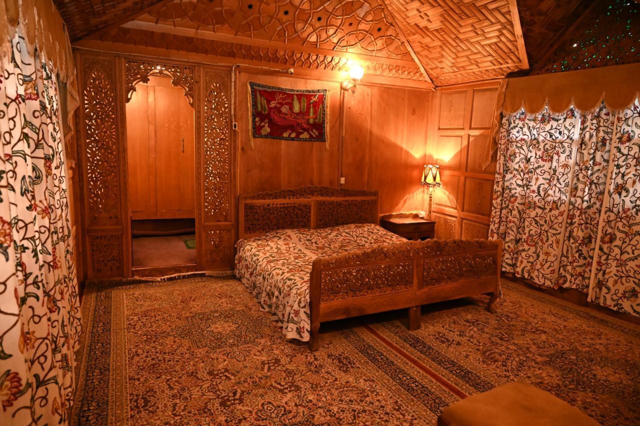Hotel Kings Houseboats Srīnagar Exterior foto