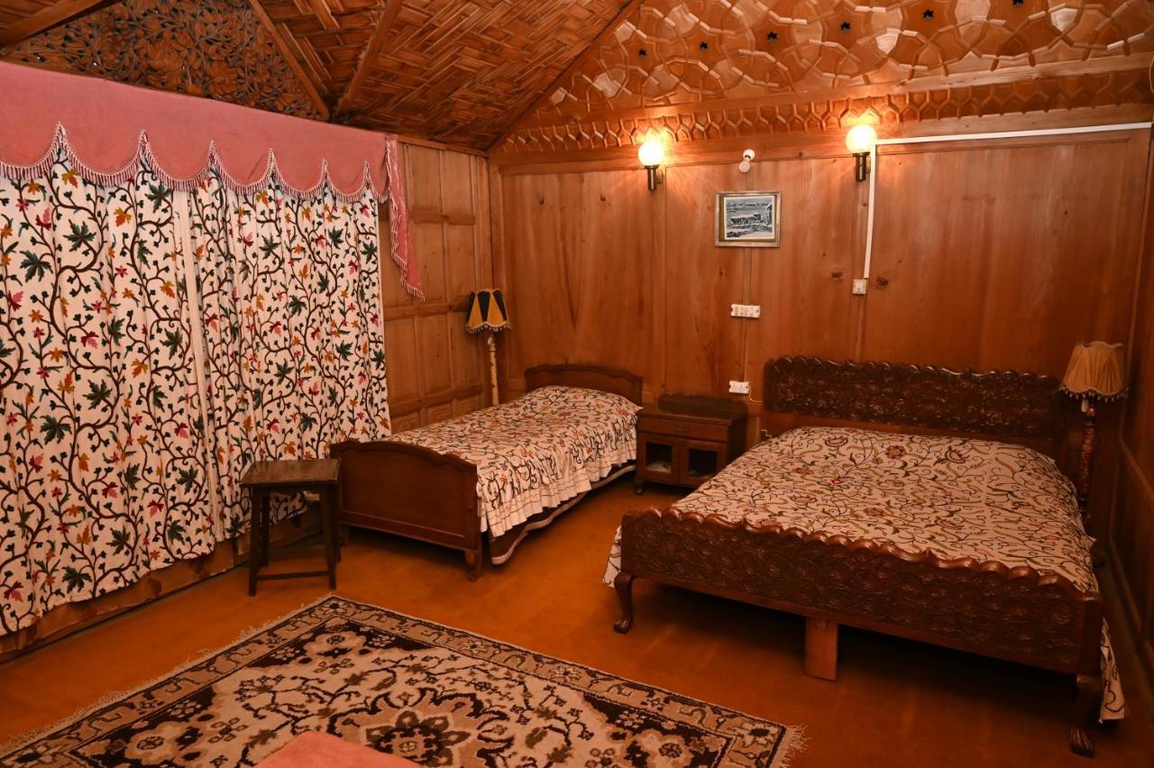 Hotel Kings Houseboats Srīnagar Exterior foto
