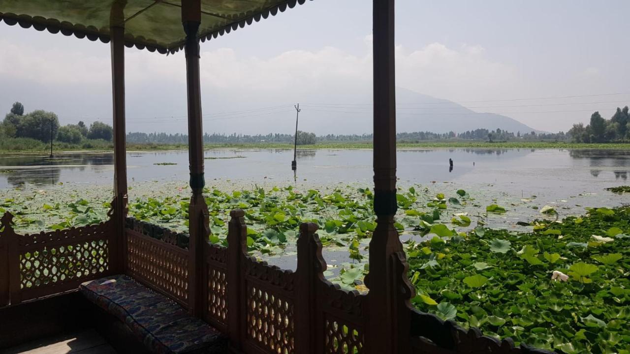 Hotel Kings Houseboats Srīnagar Exterior foto