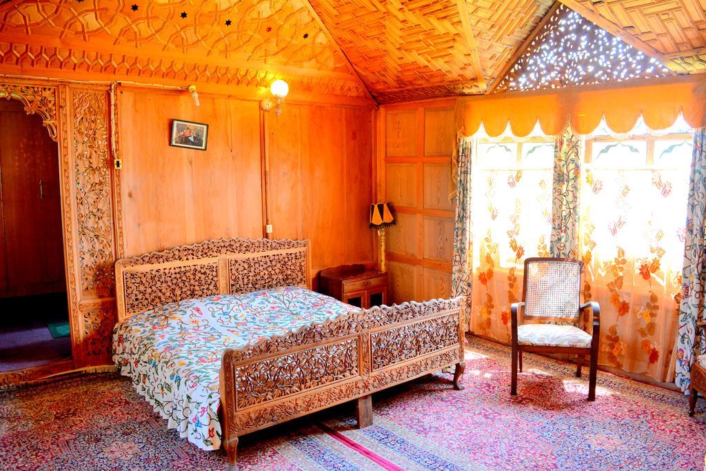Hotel Kings Houseboats Srīnagar Exterior foto